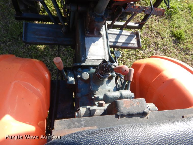 image for item HG9726 Kubota B6000  tractor