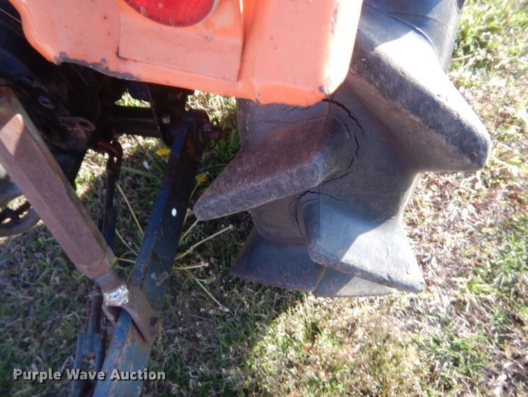 image for item HG9726 Kubota B6000  tractor