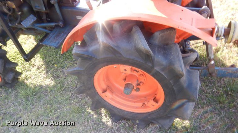 image for item HG9726 Kubota B6000  tractor