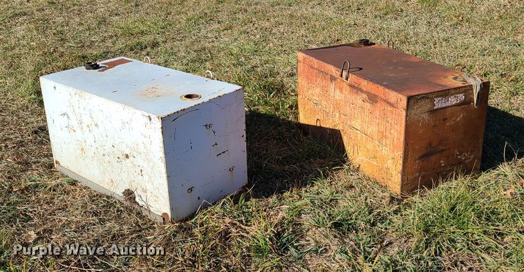 image for item HM9762 (2) fuel tanks