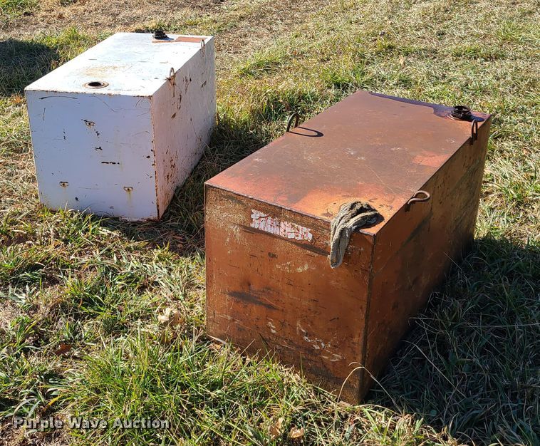 image for item HM9762 (2) fuel tanks