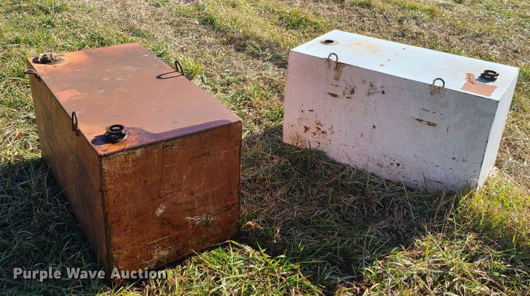 image for item HM9762 (2) fuel tanks