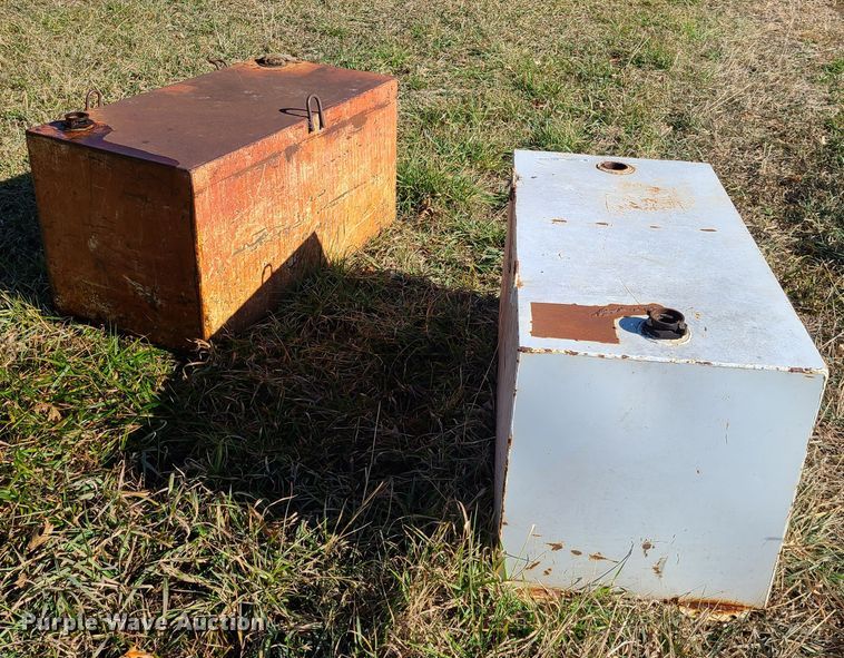 image for item HM9762 (2) fuel tanks