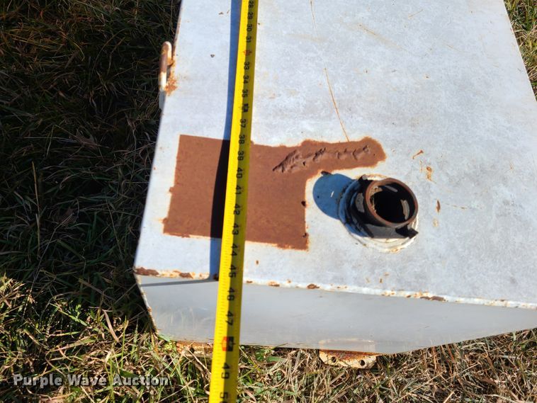 image for item HM9762 (2) fuel tanks