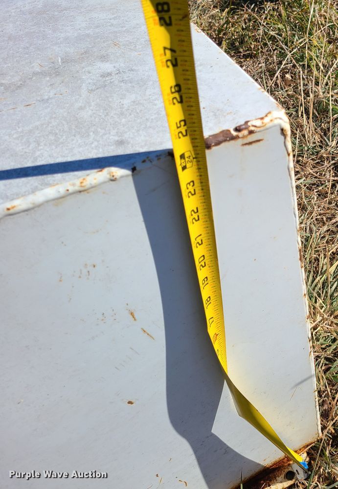 image for item HM9762 (2) fuel tanks