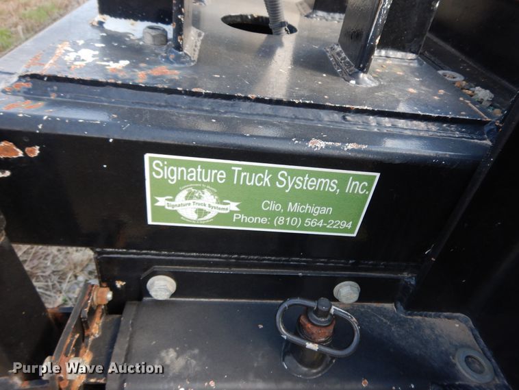 image for item HO9342 Signature Truck Systems  flatbed