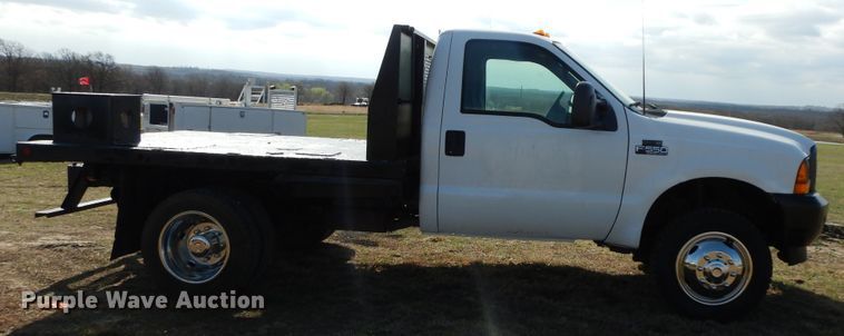 image for item HO9369 2001 Ford F450 Super Duty  flatbed truck