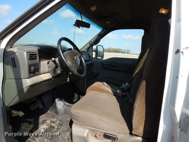 image for item HO9369 2001 Ford F450 Super Duty  flatbed truck