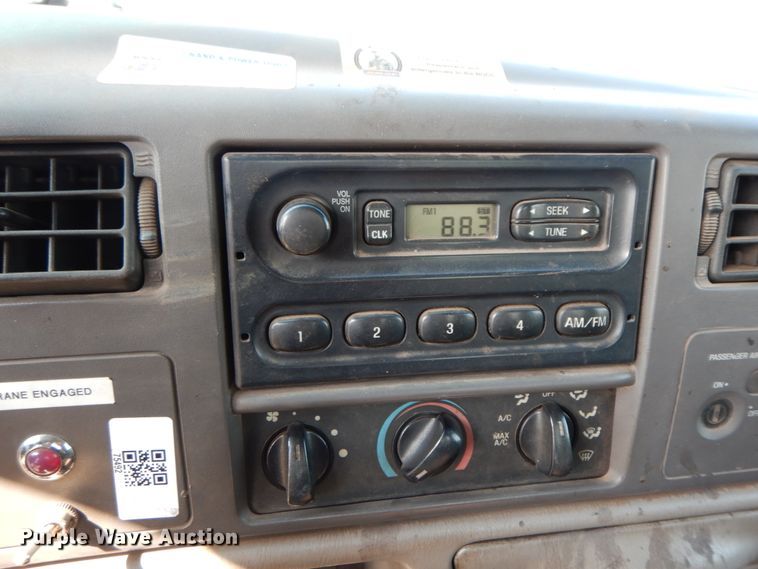 image for item HO9369 2001 Ford F450 Super Duty  flatbed truck