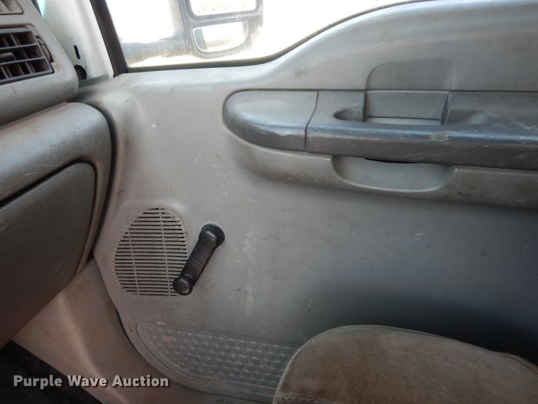 image for item HO9369 2001 Ford F450 Super Duty  flatbed truck