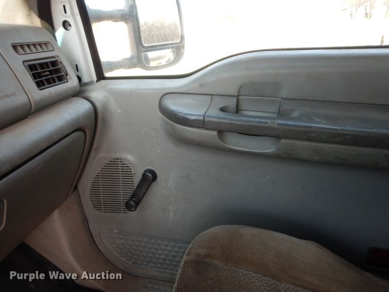 image for item HO9369 2001 Ford F450 Super Duty  flatbed truck