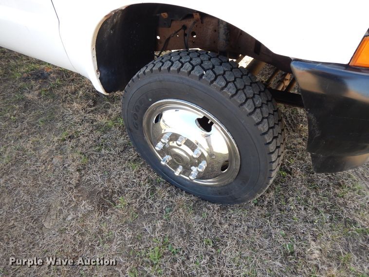 image for item HO9369 2001 Ford F450 Super Duty  flatbed truck