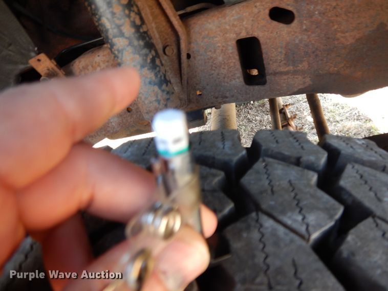 image for item HO9369 2001 Ford F450 Super Duty  flatbed truck