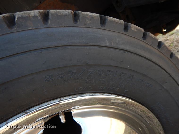 image for item HO9369 2001 Ford F450 Super Duty  flatbed truck