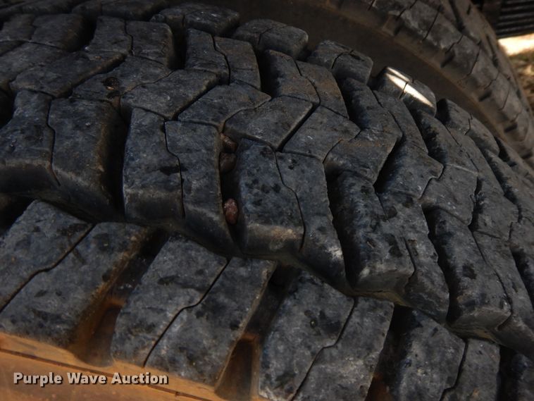 image for item HO9369 2001 Ford F450 Super Duty  flatbed truck