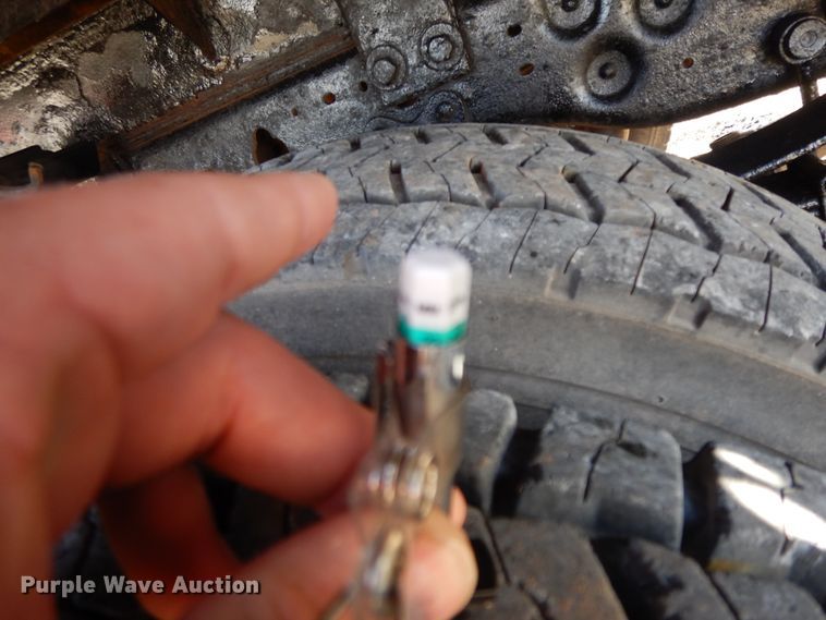 image for item HO9369 2001 Ford F450 Super Duty  flatbed truck