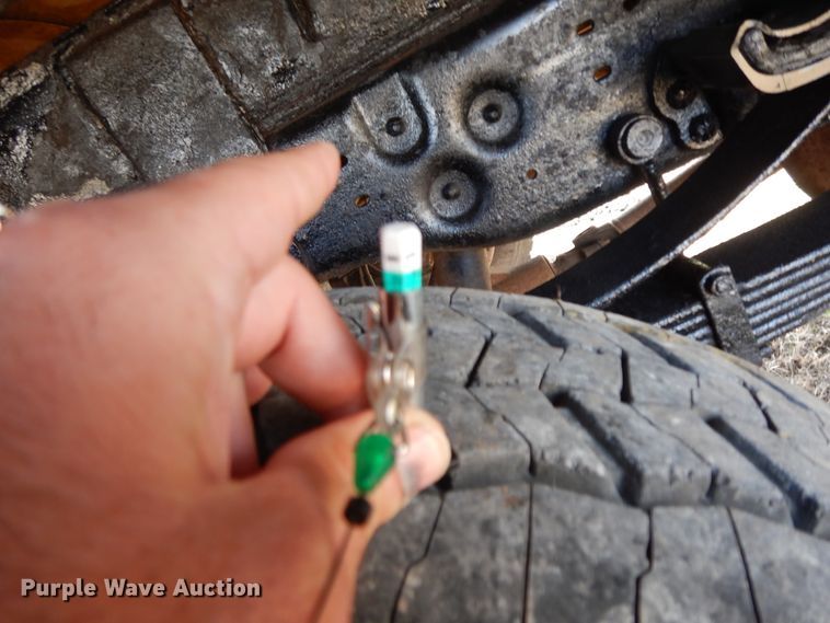 image for item HO9369 2001 Ford F450 Super Duty  flatbed truck