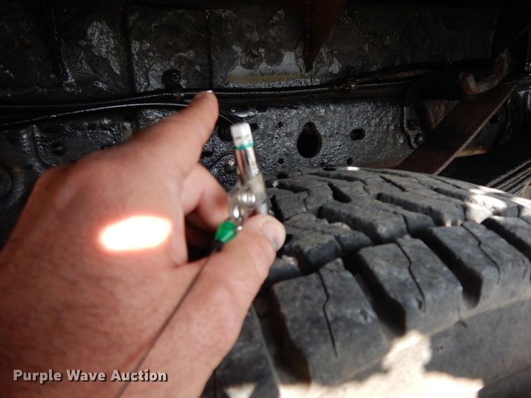 image for item HO9369 2001 Ford F450 Super Duty  flatbed truck