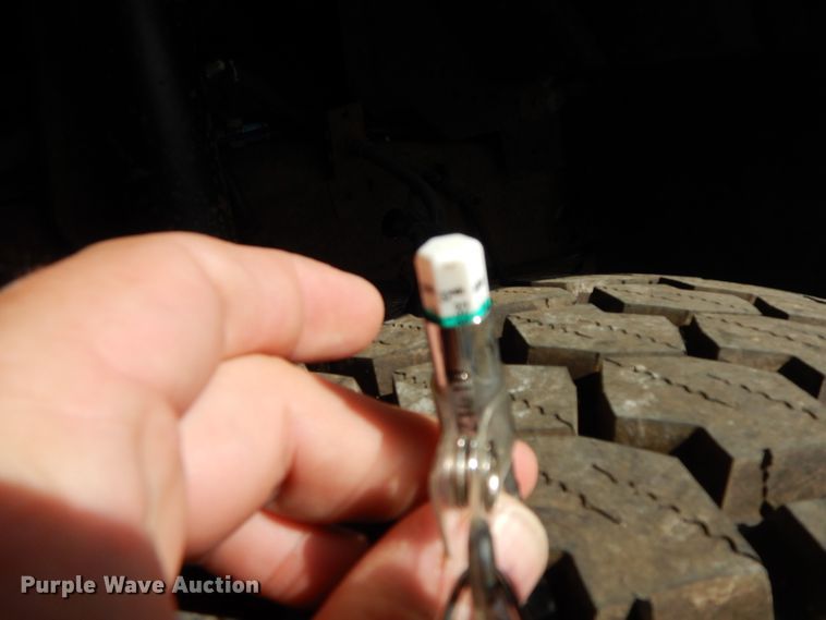 image for item HO9369 2001 Ford F450 Super Duty  flatbed truck