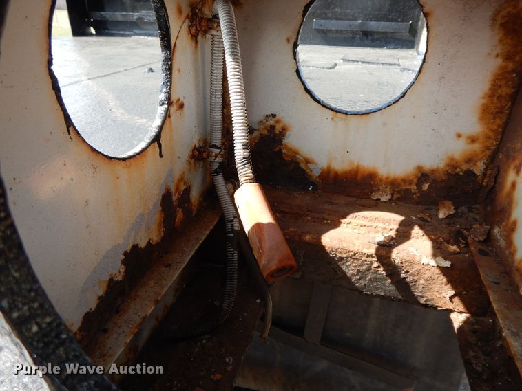 image for item HO9369 2001 Ford F450 Super Duty  flatbed truck