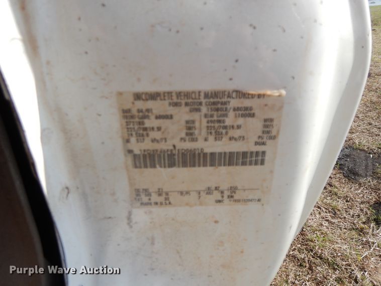 image for item HO9369 2001 Ford F450 Super Duty  flatbed truck