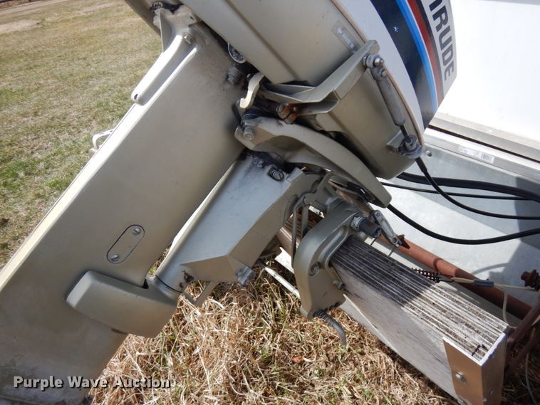 image for item HR9090 1986 TMC  pontoon boat