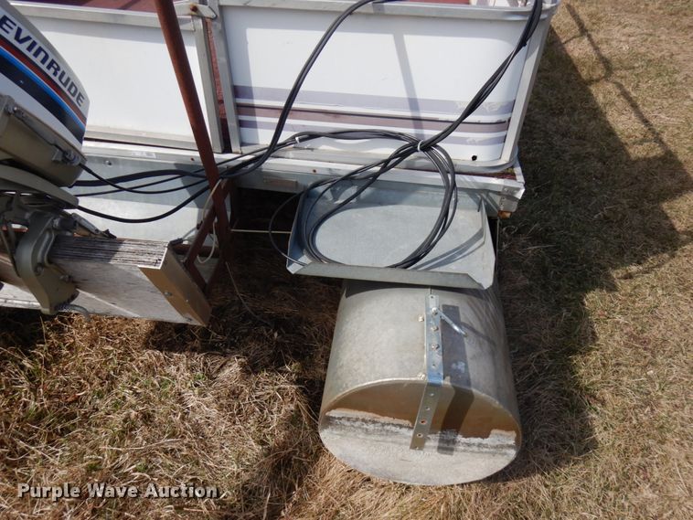 image for item HR9090 1986 TMC  pontoon boat