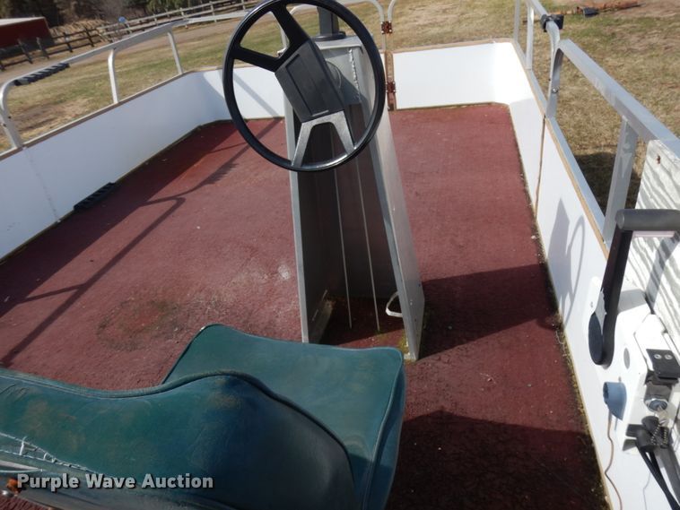 image for item HR9090 1986 TMC  pontoon boat