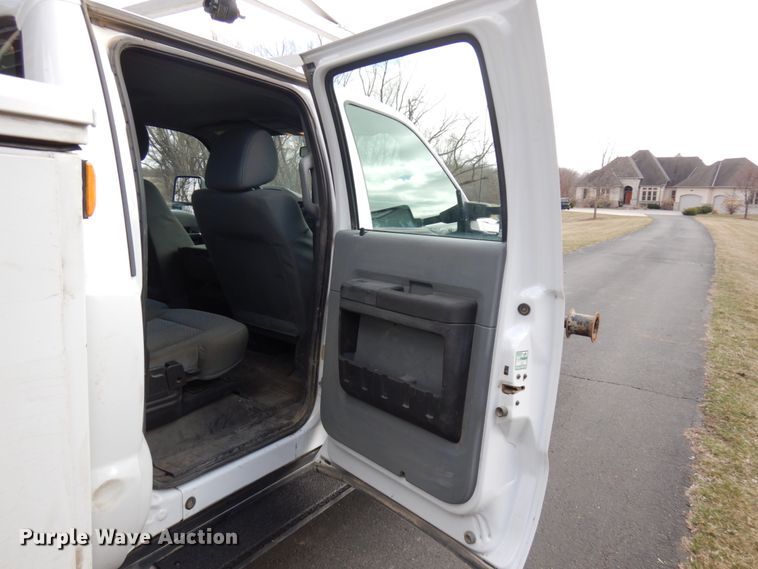 image for item HR9142 2016 Ford F550  utility / service truck