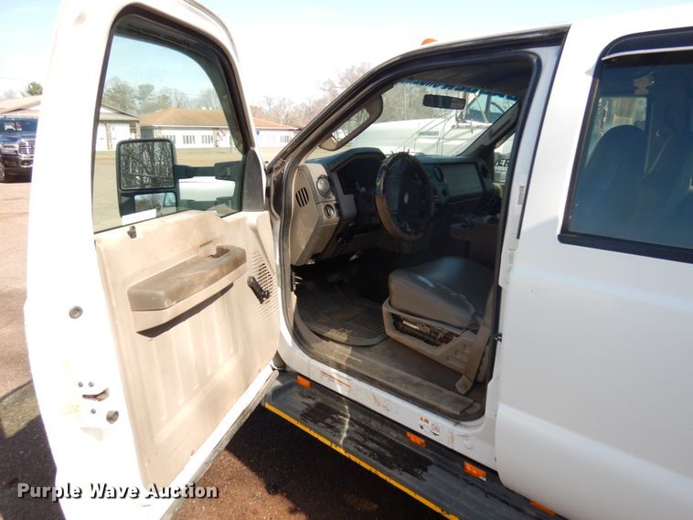 image for item HR9161 2008 Ford F550  flatbed truck