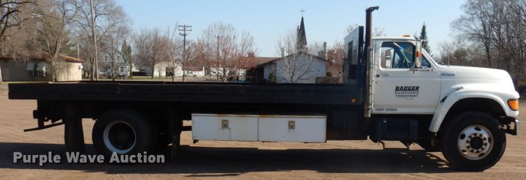 image for item HR9162 1998 Ford F800  flatbed truck
