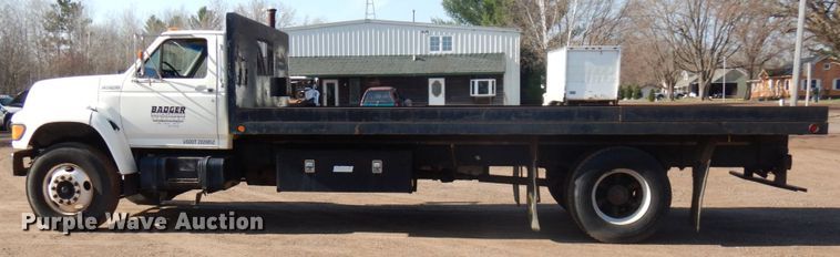image for item HR9162 1998 Ford F800  flatbed truck