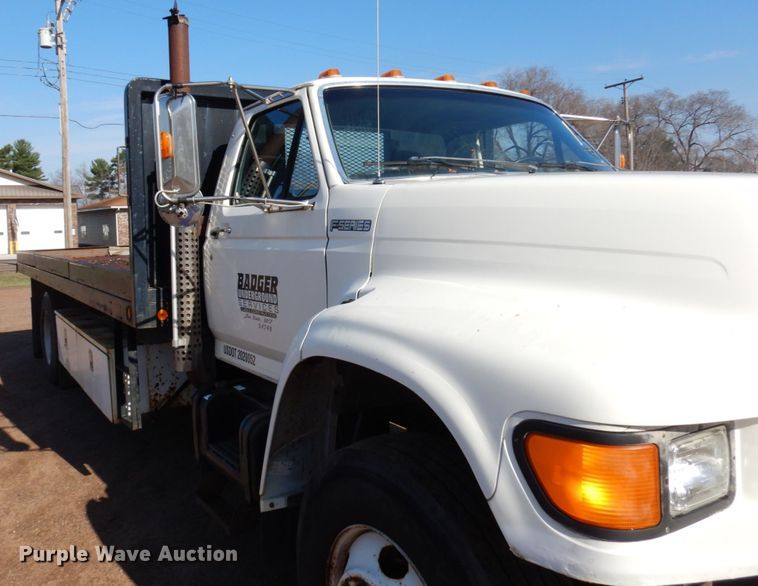 image for item HR9162 1998 Ford F800  flatbed truck