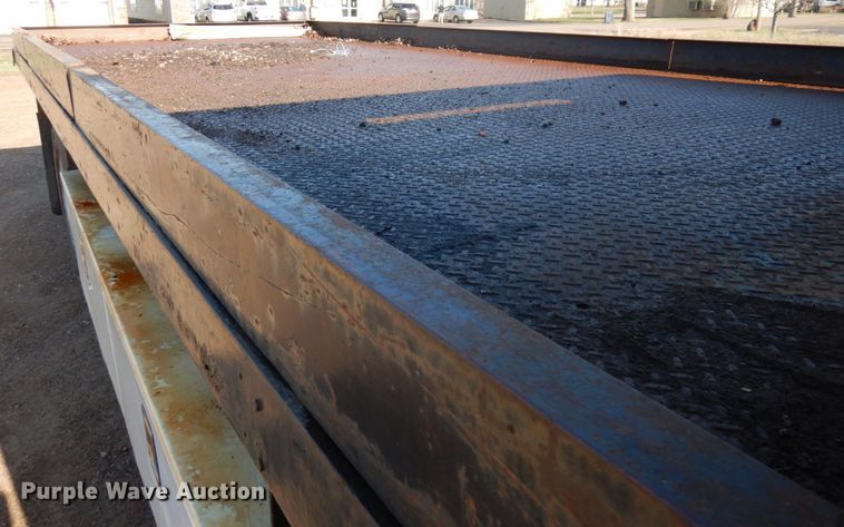 image for item HR9162 1998 Ford F800  flatbed truck