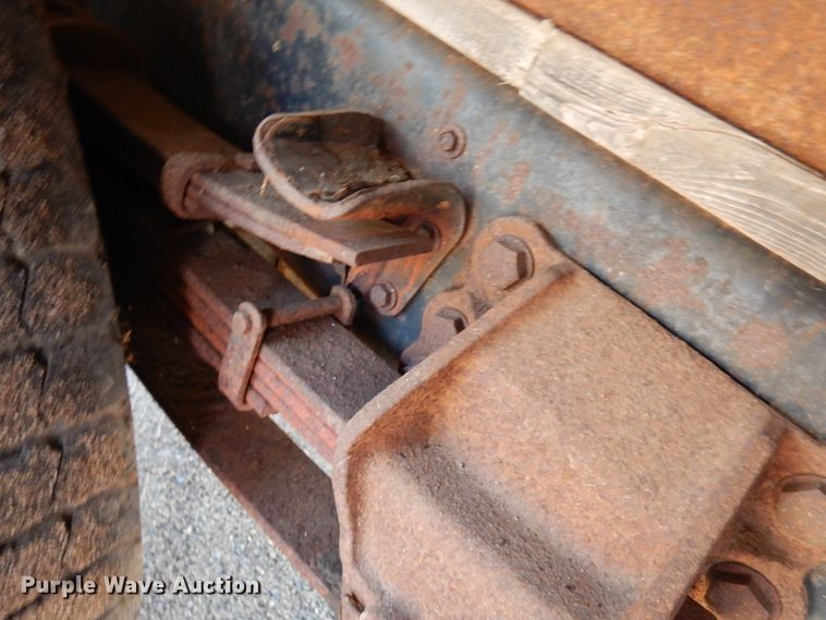 image for item HR9162 1998 Ford F800  flatbed truck