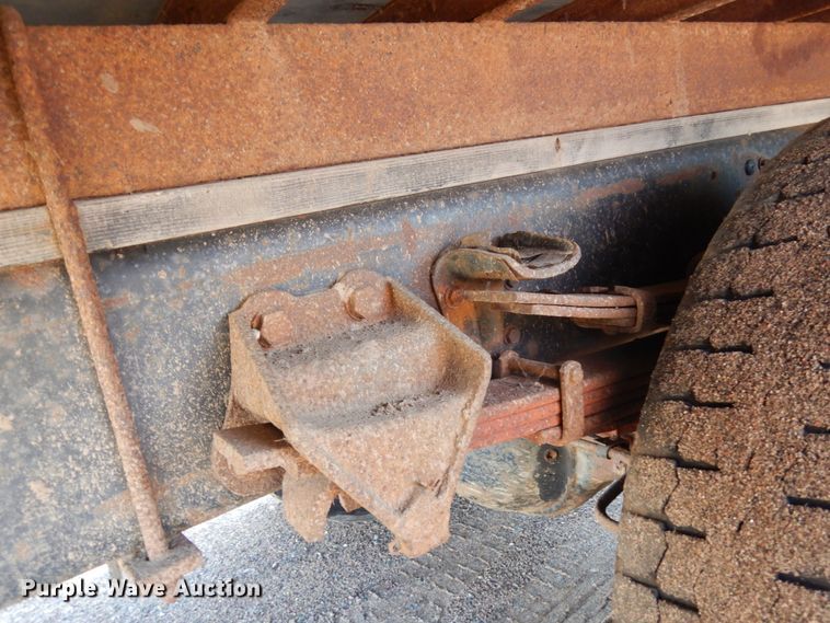 image for item HR9162 1998 Ford F800  flatbed truck