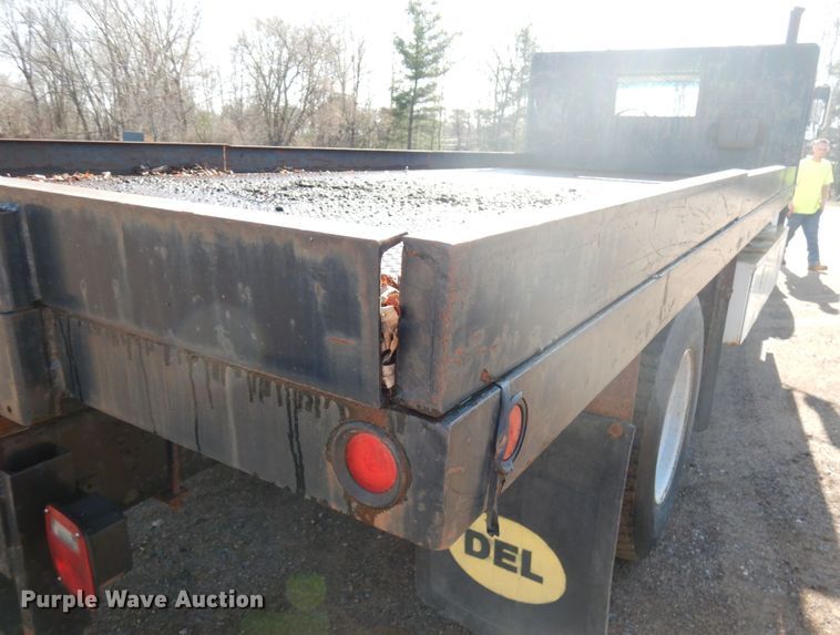 image for item HR9162 1998 Ford F800  flatbed truck