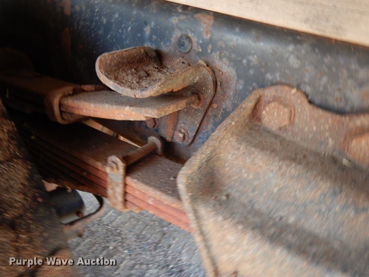 image for item HR9162 1998 Ford F800  flatbed truck