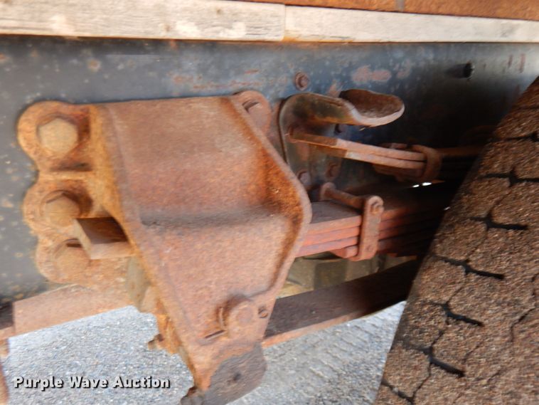 image for item HR9162 1998 Ford F800  flatbed truck