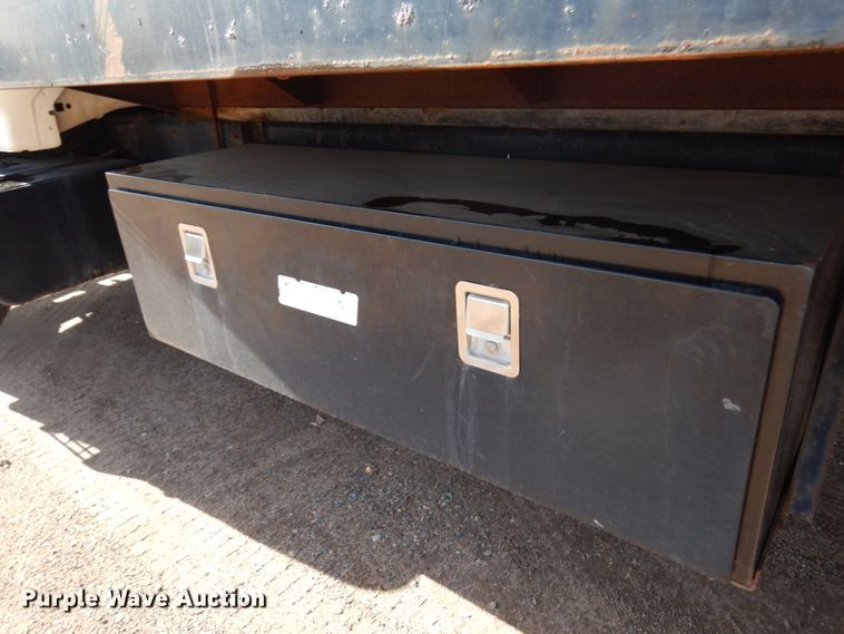 image for item HR9162 1998 Ford F800  flatbed truck