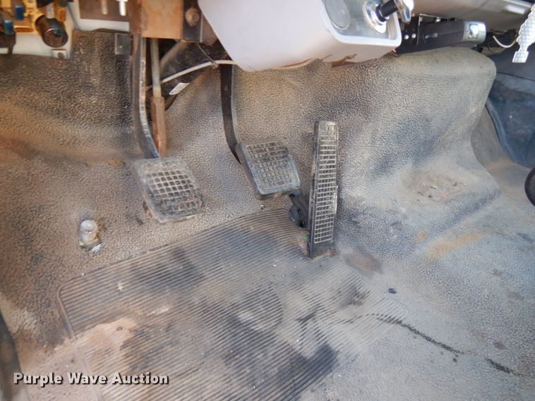 image for item HR9162 1998 Ford F800  flatbed truck