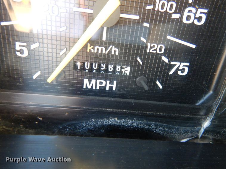 image for item HR9162 1998 Ford F800  flatbed truck