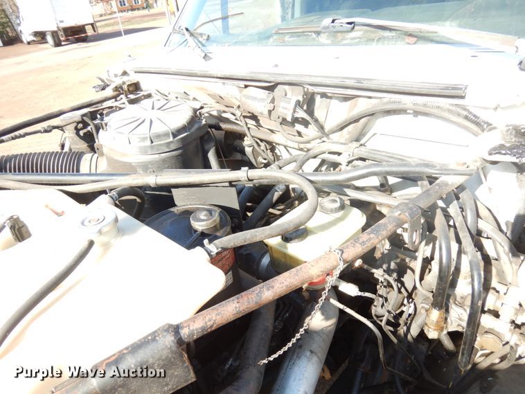 image for item HR9162 1998 Ford F800  flatbed truck