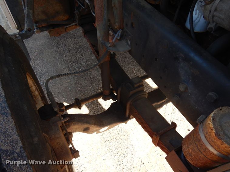 image for item HR9162 1998 Ford F800  flatbed truck