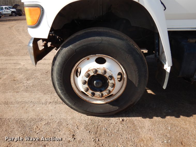 image for item HR9162 1998 Ford F800  flatbed truck