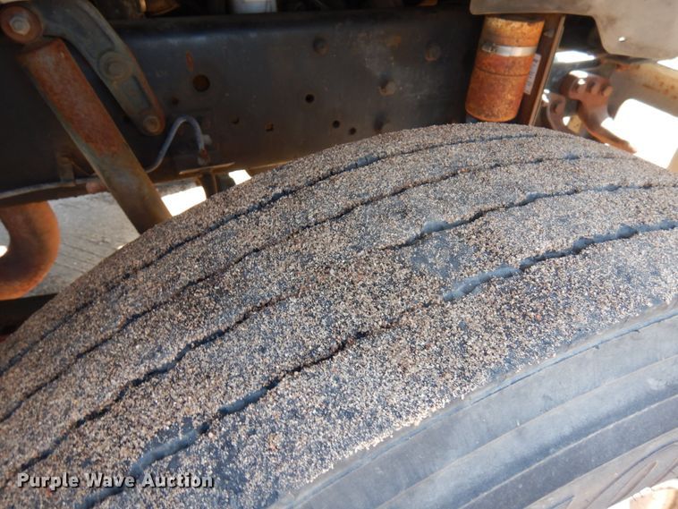 image for item HR9162 1998 Ford F800  flatbed truck