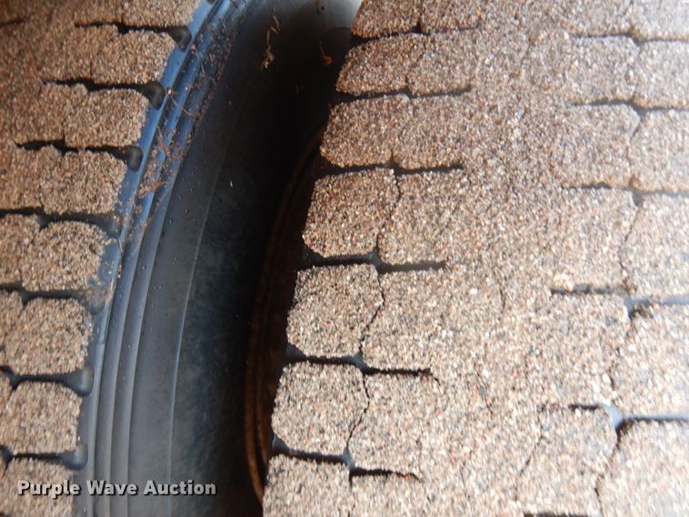 image for item HR9162 1998 Ford F800  flatbed truck