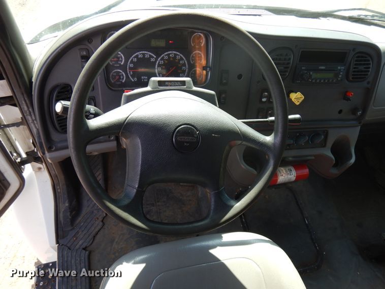 image for item HR9165 2007 Freightliner Business Class M2  box truck