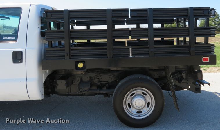 image for item HV9727 2012 Ford F250 Super Duty  flatbed pickup truck