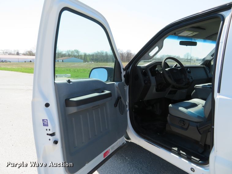 image for item HV9727 2012 Ford F250 Super Duty  flatbed pickup truck